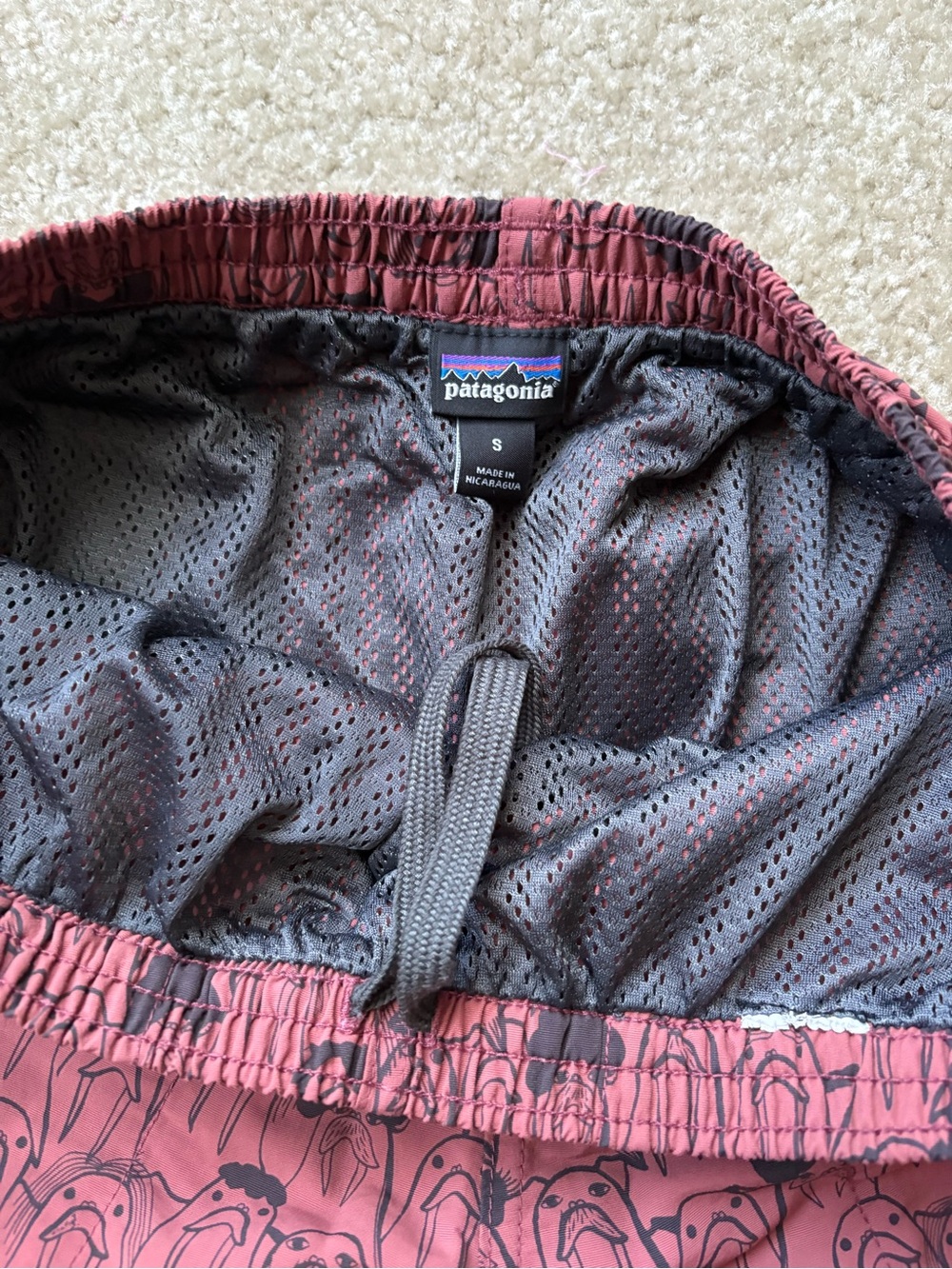 Patagonia Baggies Men’s Coral Red Walrus Printed Shorts - Picture 2 of 2